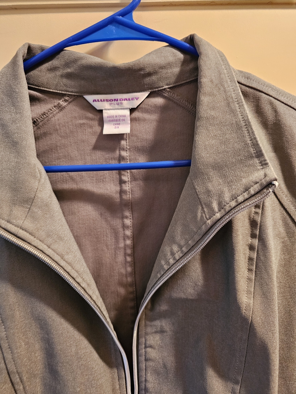Classic Zip-Front Ladies Vest - Sage Green Denim, New w/tags - Picture 3 of 6